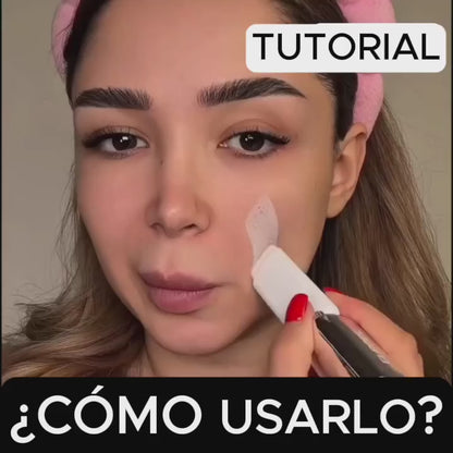 Fondo de maquillaje 2 en 1 con brocha integrada